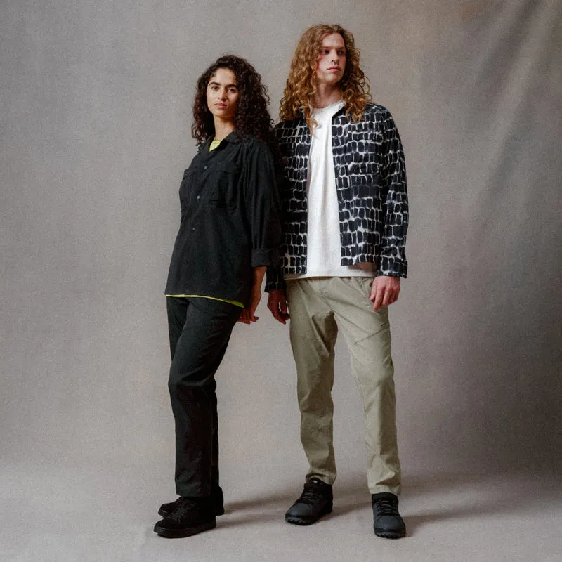 Unisex Corner Adventure Shirt - Black Camo