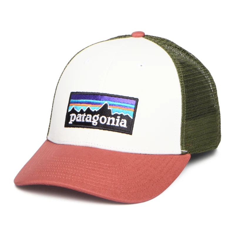 Patagonia P-6 Logo LoPro Trucker Cap aus organischer Baumwolle - Weiß-Ton-Olivgrün