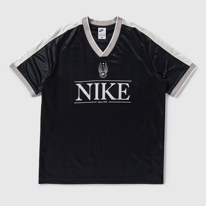 Nike Trikot mit V