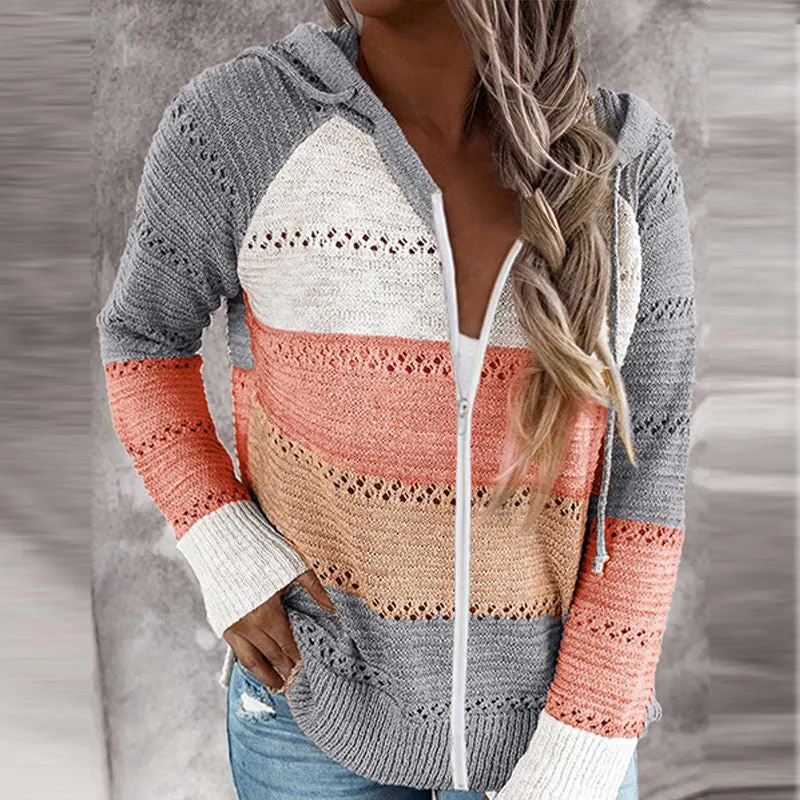 Herbstliche Kapuzenstrickjacke
